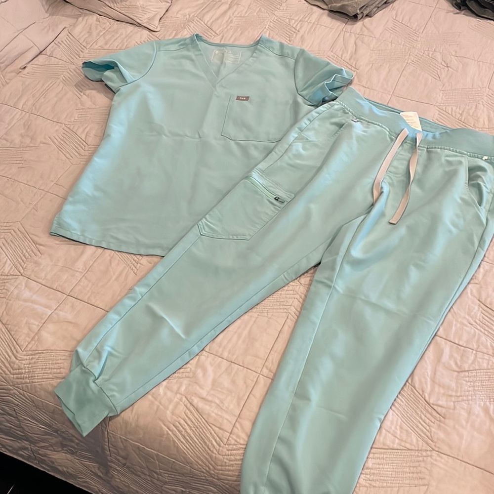 Figs Tiffany Color Scrub Set Catalina Top XSmall Zamora Joggers Small (regular)